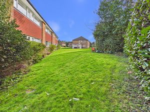 COMMUNAL GARDENS- click for photo gallery